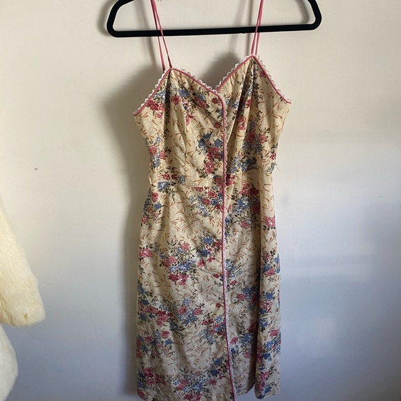 Dresses & Skirts - Vintage Feminine Floral Button Up Dress With Lace Trim‎
